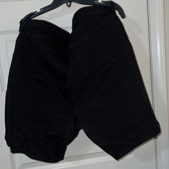 Distressed look black jean shorts from Torrid gently used - Picture 4 of 4